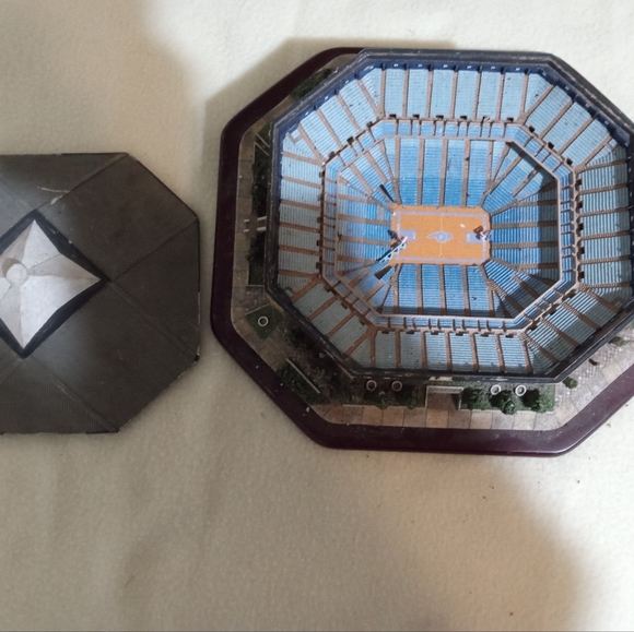 Ceramic Carolina basketball arena - Picture 3 of 4
